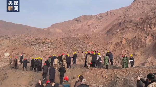 华为手机太阳下看不清
:内蒙古煤矿坍塌事故救援：发现一名被埋人员遗体